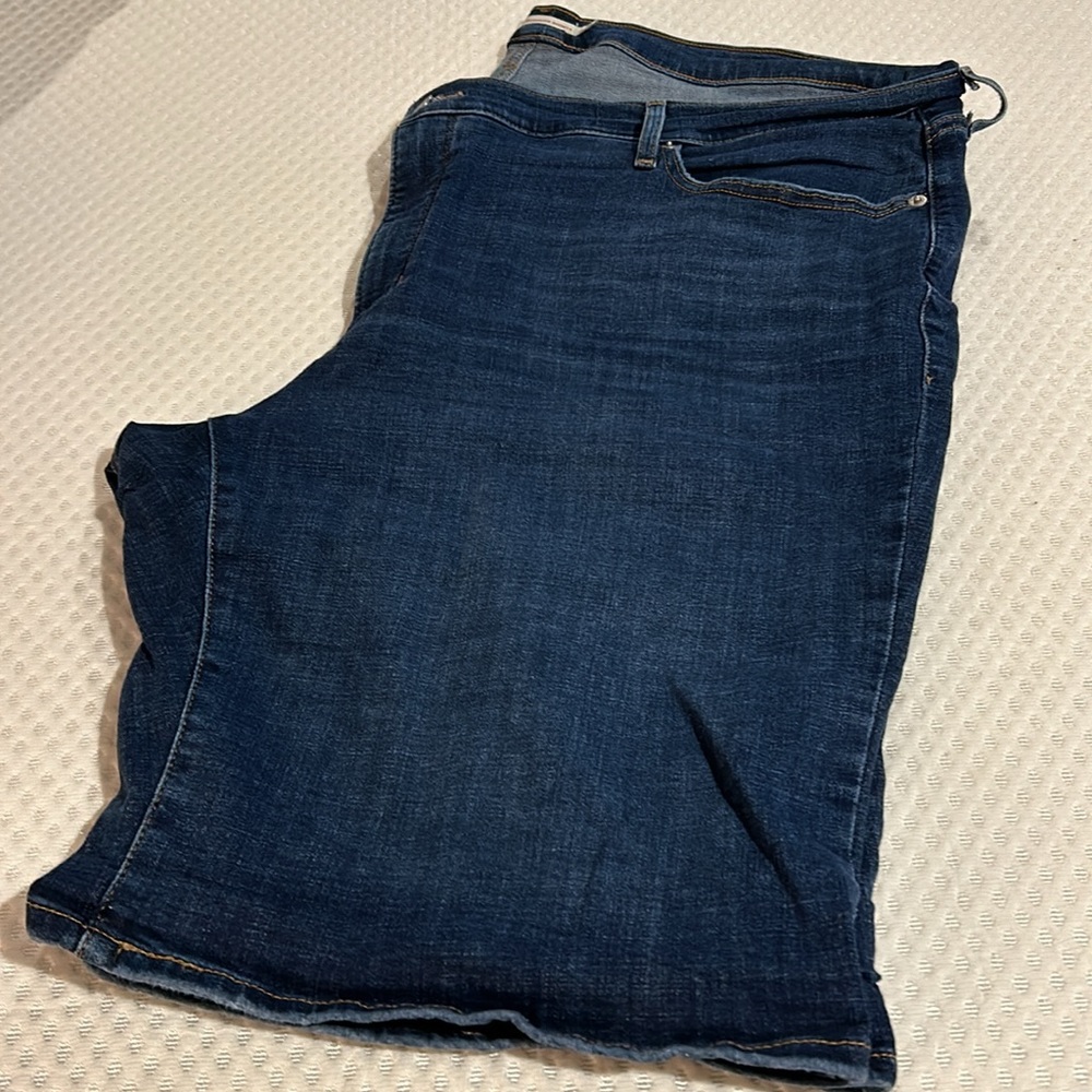 Darker blue finish. Bermuda sorts